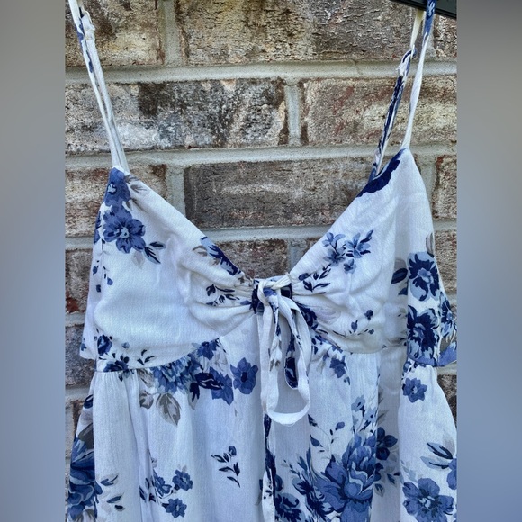 American Eagle Outfitters White & Blue Floral Babydoll Camisole Top W/ Tie Front - Picture 7 of 11